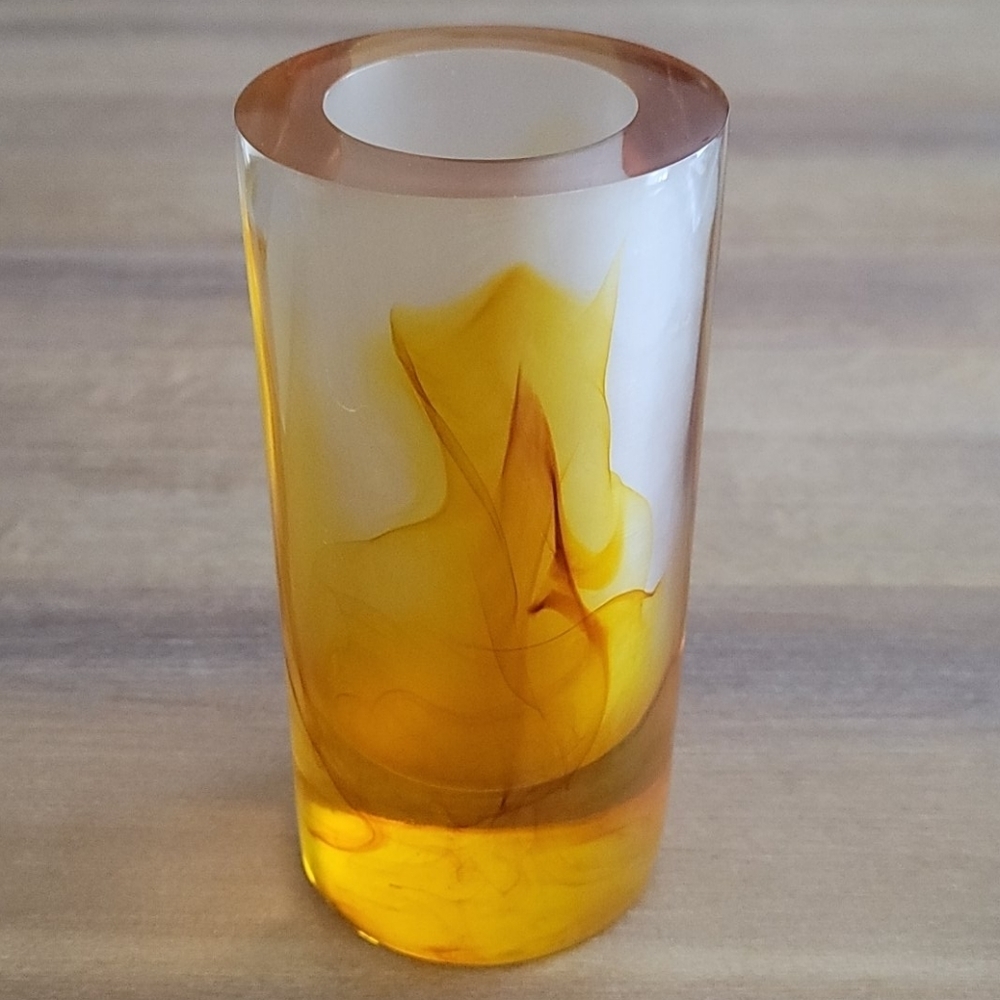 Amber Vase made of resin and fiberglass - Picture 1 of 11